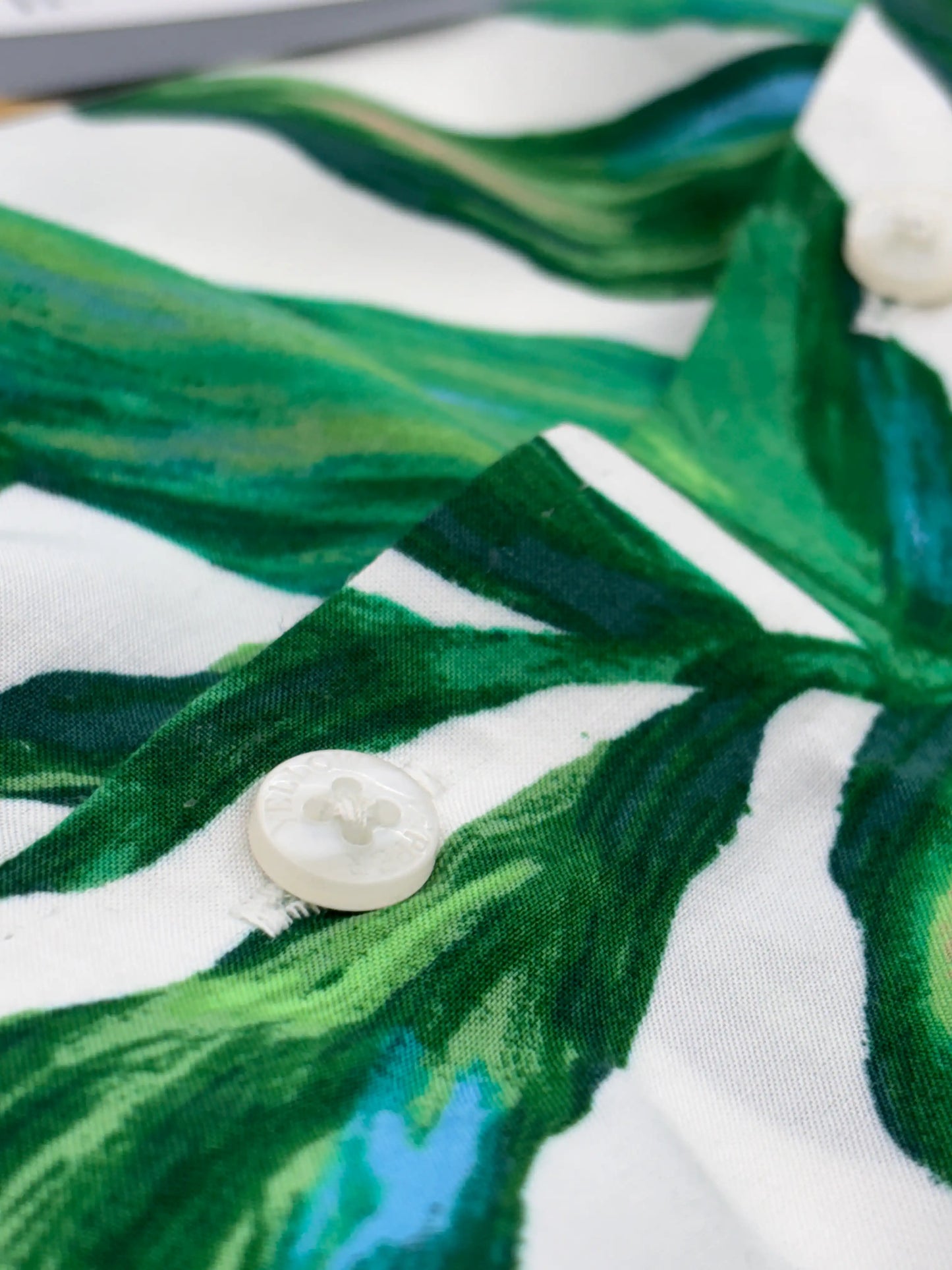 Half Sleeve Off green leaf