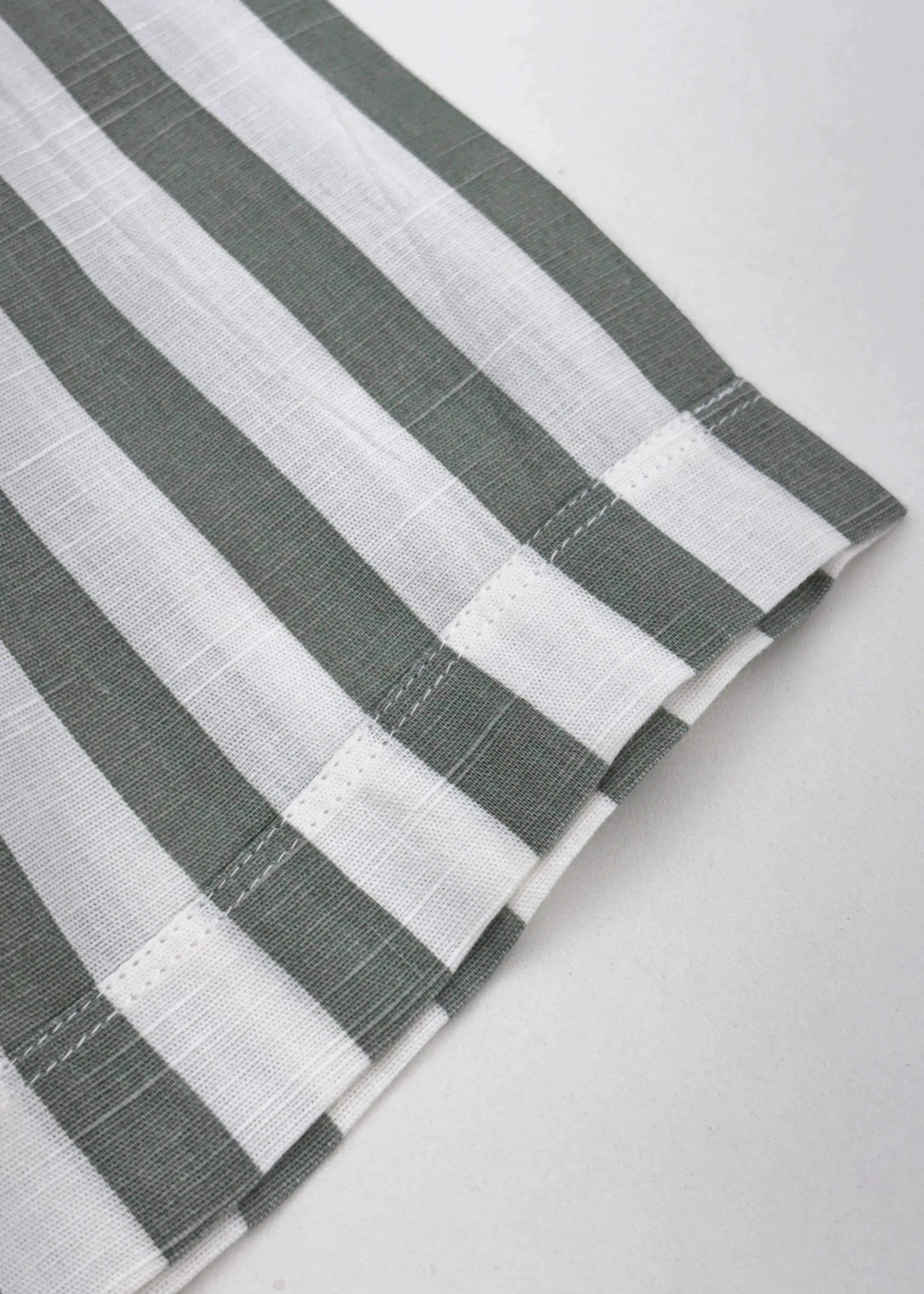 Half Sleeve White Green Lining