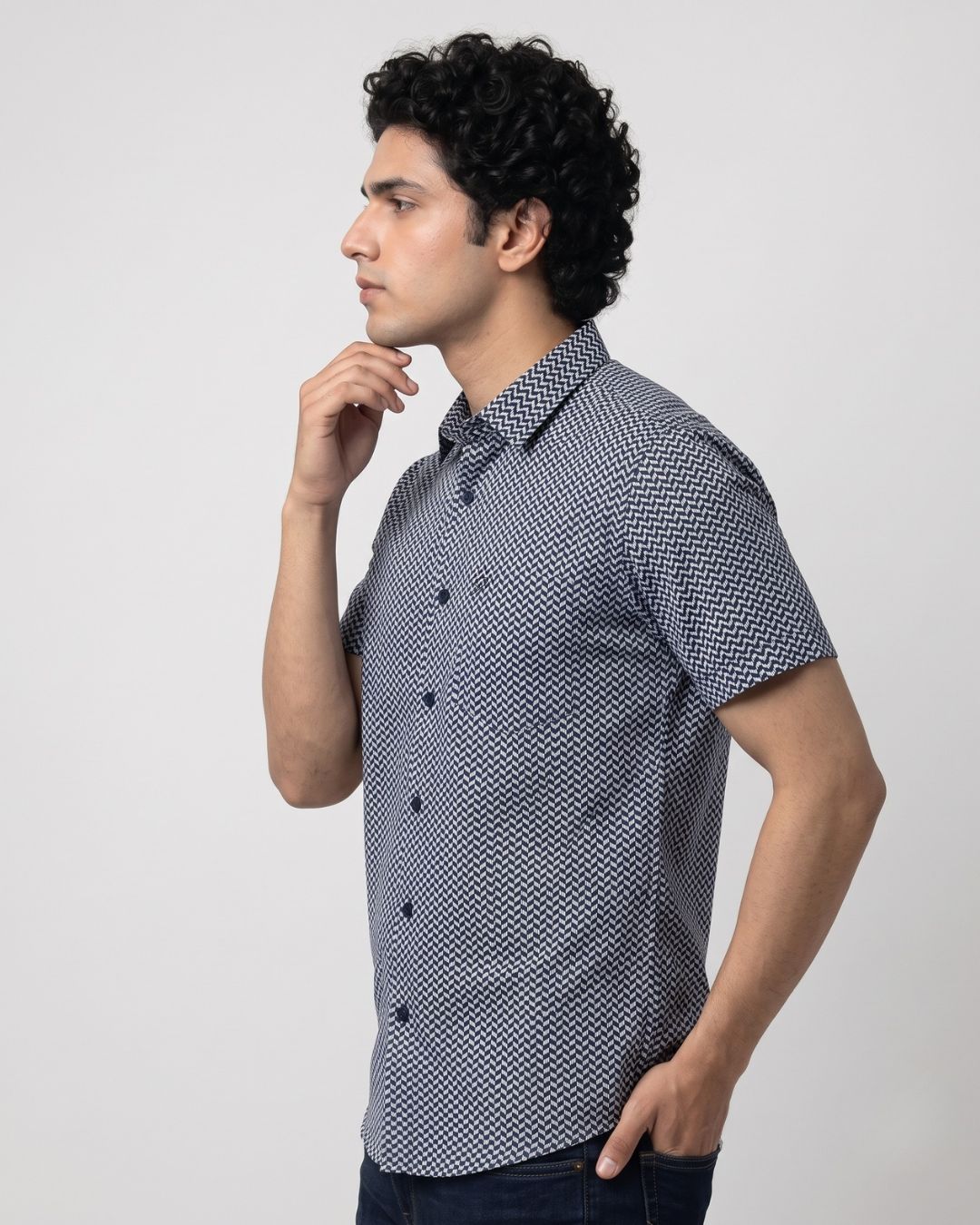 MEN’S NAVY BLUE MICRO PRINT HALF SLEEVE SHIRT – YELLOW PEPPER
THE YELLOW PEPPER MEN’S NAVY BLUE MICRO PRINT HALF SLEEVE SHIRT FEATURES A REFINED ALL-OVER GEOMETRIC PRINT, CLASSIC COLLAR AND BUTTON-FRONT DESIGN. EASY TO PAIR WITH CHINOS, TROUSERS OR DENIM, IT’S A VERSATILE CHOICE FOR OFFICE, SMART-CASUAL AND WEEKEND WEAR.
