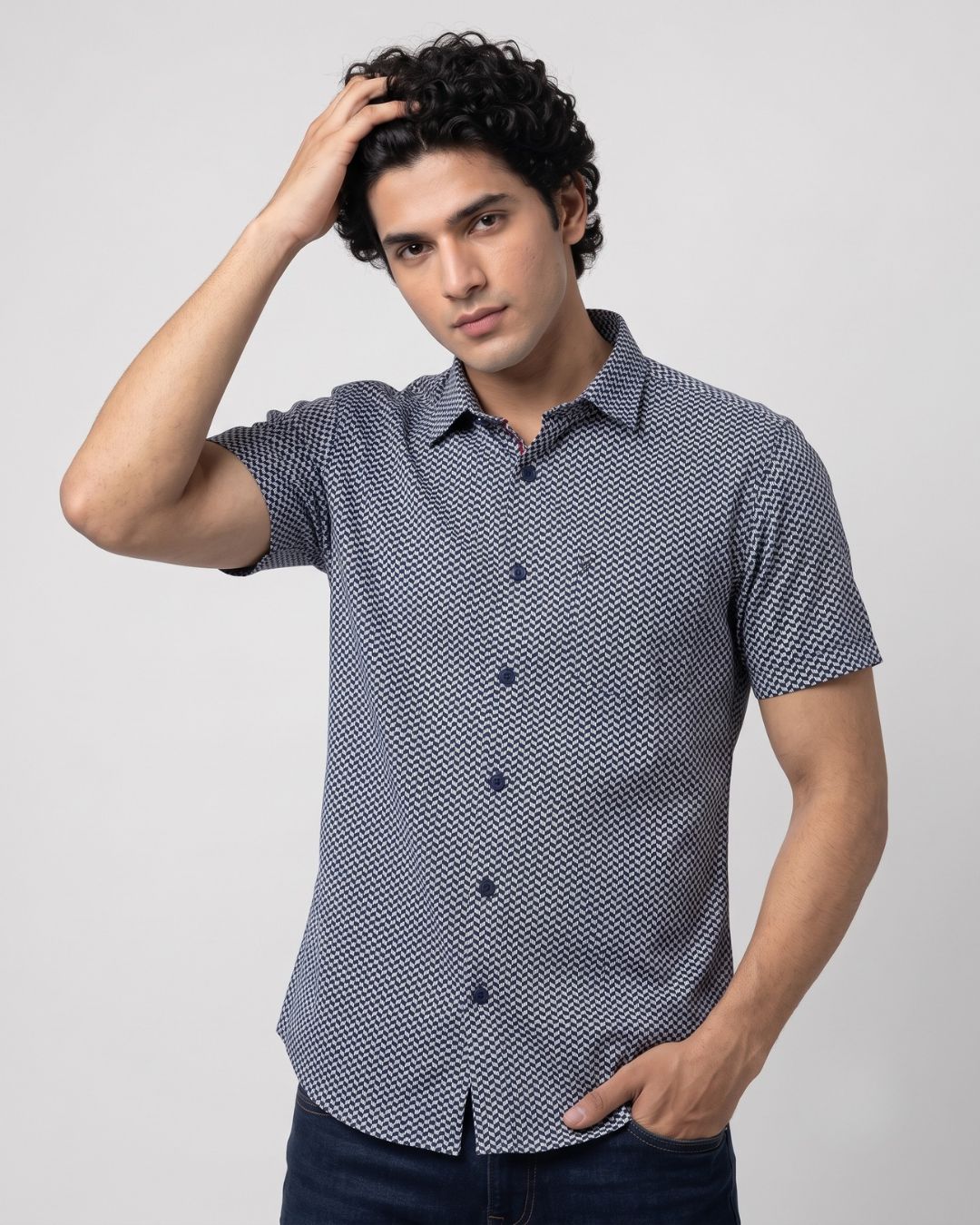 MEN’S NAVY BLUE MICRO PRINT HALF SLEEVE SHIRT – YELLOW PEPPER
THE YELLOW PEPPER MEN’S NAVY BLUE MICRO PRINT HALF SLEEVE SHIRT FEATURES A REFINED ALL-OVER GEOMETRIC PRINT, CLASSIC COLLAR AND BUTTON-FRONT DESIGN. EASY TO PAIR WITH CHINOS, TROUSERS OR DENIM, IT’S A VERSATILE CHOICE FOR OFFICE, SMART-CASUAL AND WEEKEND WEAR.